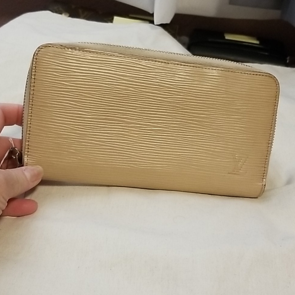Louis Vuitton epi zippy long wallet